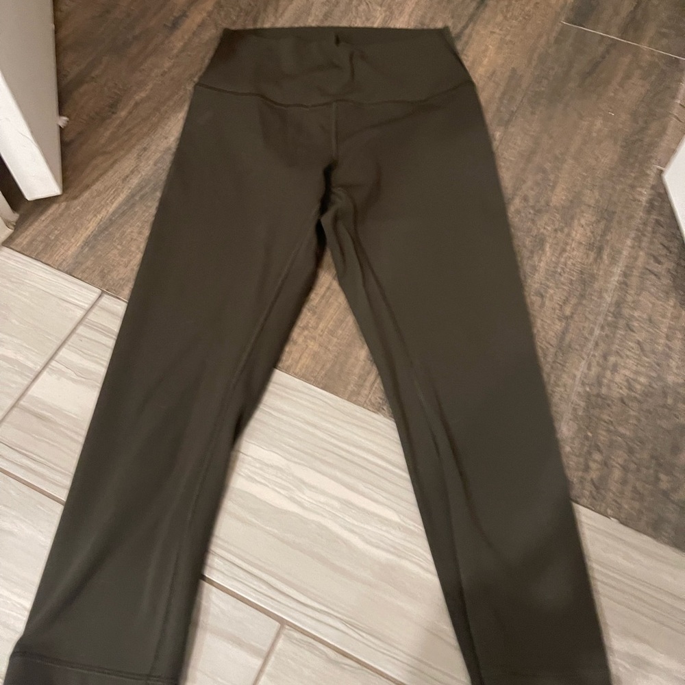 Army green size 6 lululemon wunder under leggings